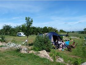 Camping à La Ferme Entre Pierres et Collines