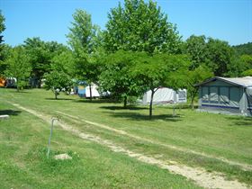 Camping Aire Naturelle La Roquette