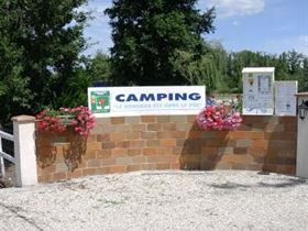 Camping Aire Naturelle Le Bonheur Est Dans Le Pré